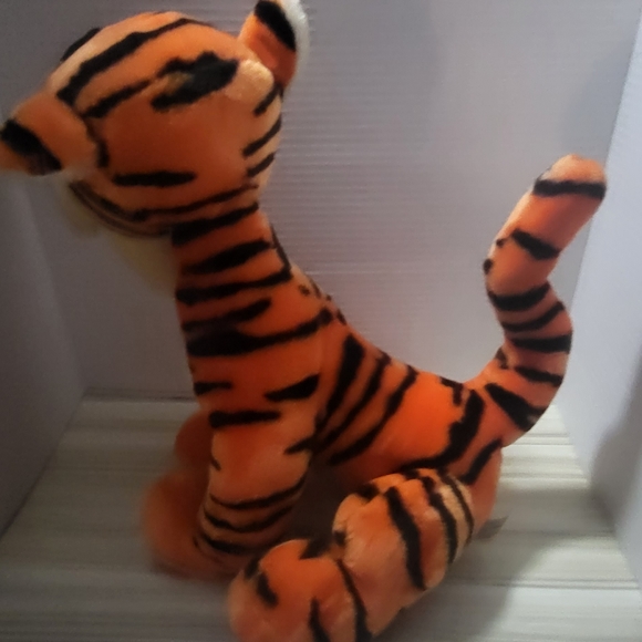 Vintage 14" TIGGER PLUSH Walt Disney Theme Park Winnie the Pooh Disneyland - Picture 4 of 9